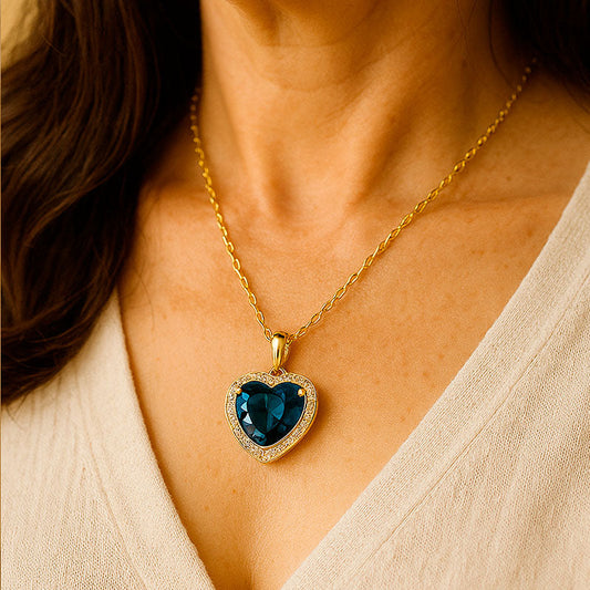 Collar de Corazón Azul del Nilo